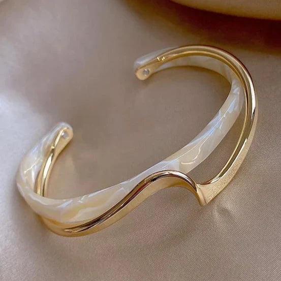 Elegantna Zlata Zapestnica Beli Opal