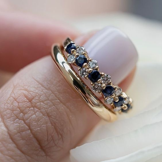 Elegantni Vintage Prstan s Cirkonito