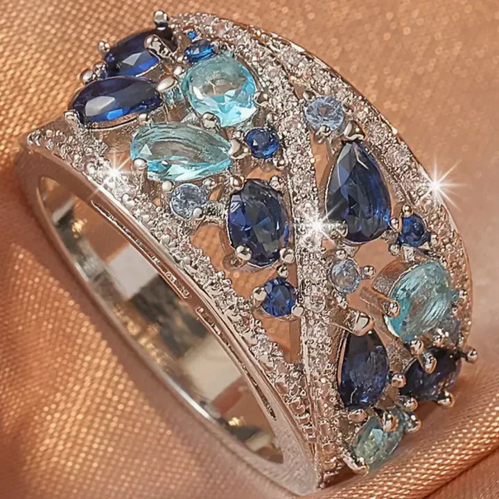 Vintage Prstan z Modro Cirkonito