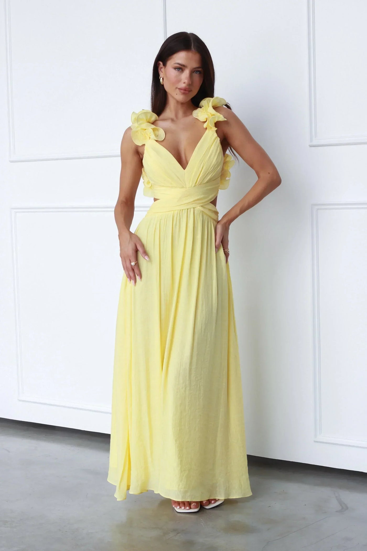 Vanessa – elegantna maxi obleka z odprtim hrbtom